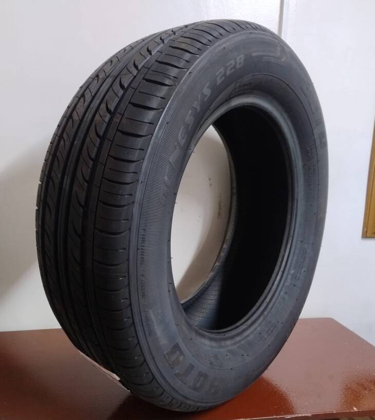 Llanta 225/60R16