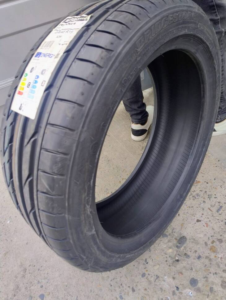 Llanta 225/45R19 Runflat