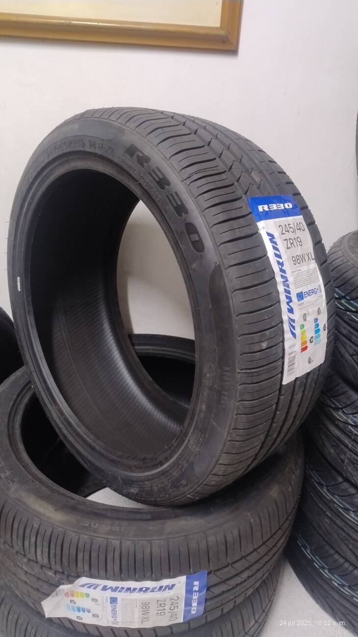 Llanta 245/40R19